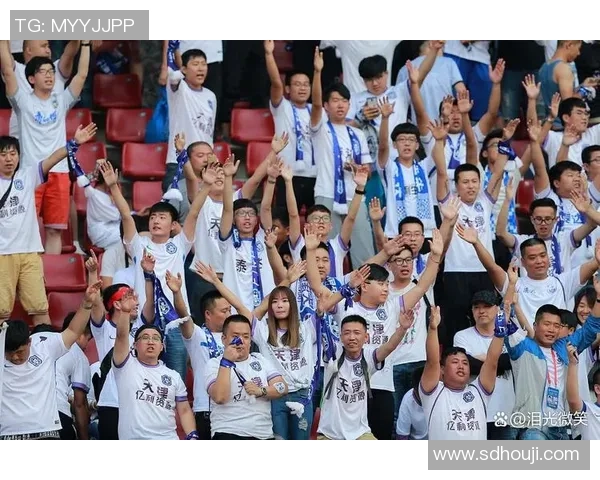 中国女明星与足球明星首次见面激动不已现场气氛热烈引发粉丝热议